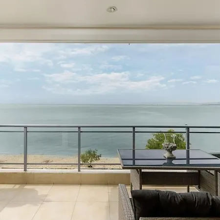 Mega On The Sea * Peraía