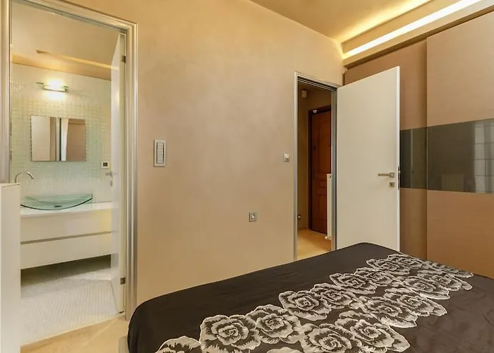 Mega On The Sea Apartment Peraía
